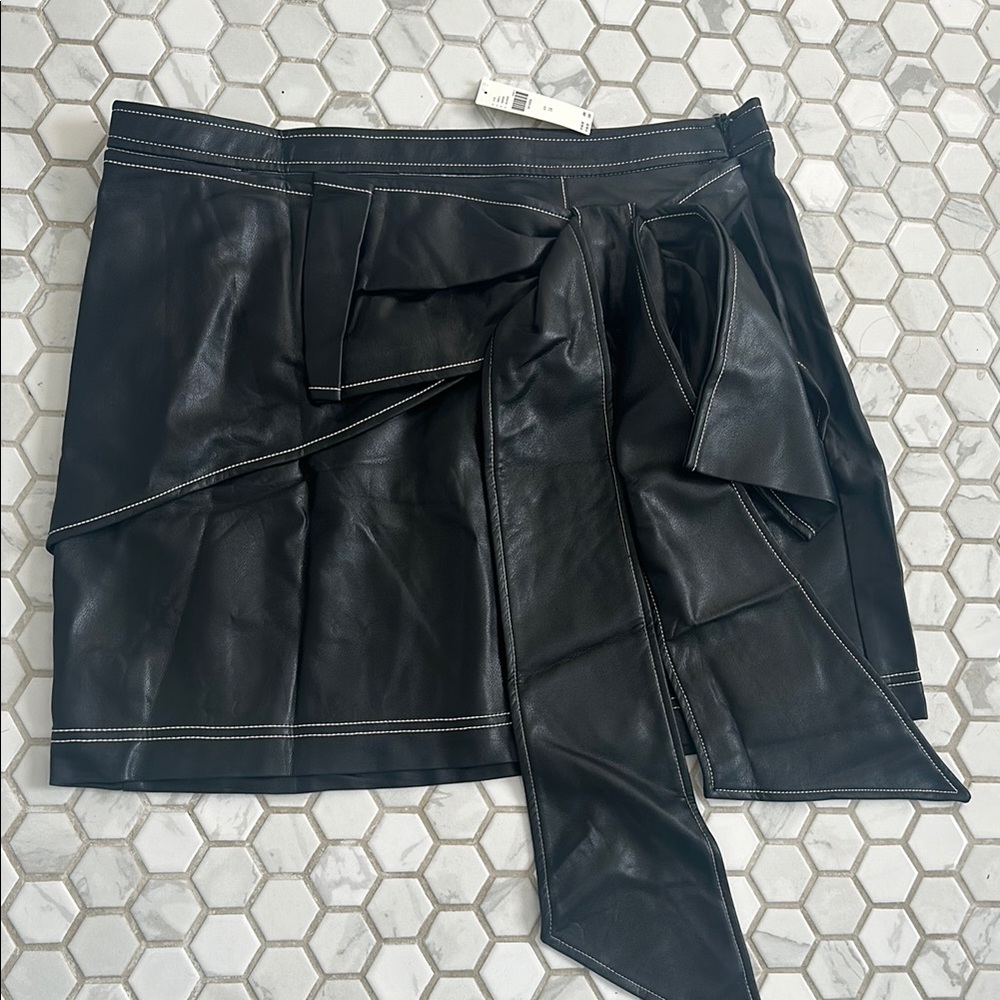 Elegant Black Leather Skirt